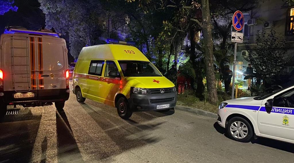 В Сочи из-за обрушения балкона на четвертом этаже на улице Донской пострадали люди