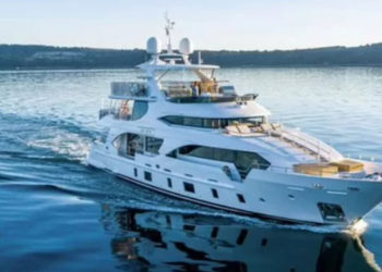 В Сочи собственник  на Avito продает яхту за полмиллиарда рублей