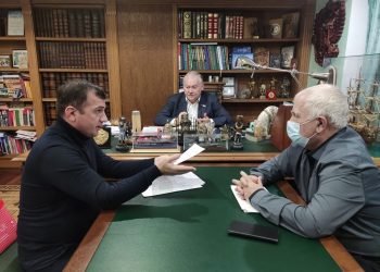 Константин Затулин обсудил с сочинцами генплан, последствия оползня и изменение границ города