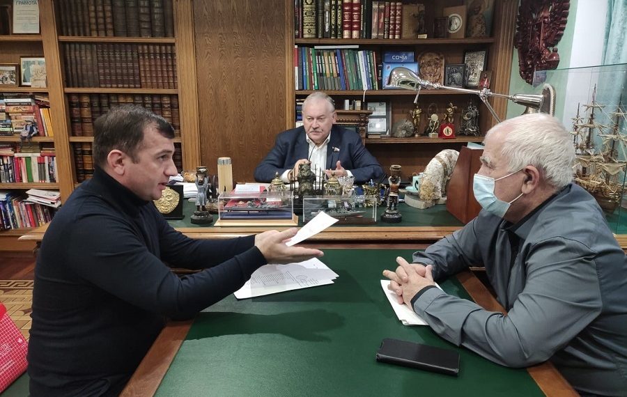 Константин Затулин обсудил с сочинцами генплан, последствия оползня и изменение границ города