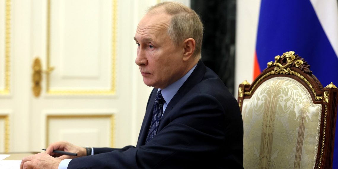 Песков: Путин часто ездит за рулем электромобиля в Сочи