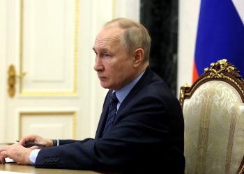 Песков: Путин часто ездит за рулем электромобиля в Сочи