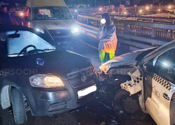 В Адлерском районе Сочи произошло жесткое ДТП с участием такси