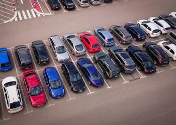 В Адлере закроют автостоянку с морской стороны вокзала