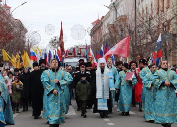 В Краснодаре провели крестный ход в поддержку участников СВО