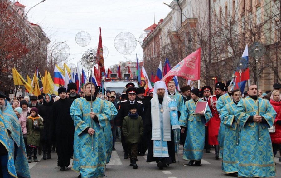 В Краснодаре провели крестный ход в поддержку участников СВО