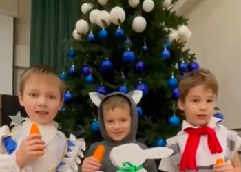 Директор школы на Мамайке поблагодарил Константина Затулина за елку