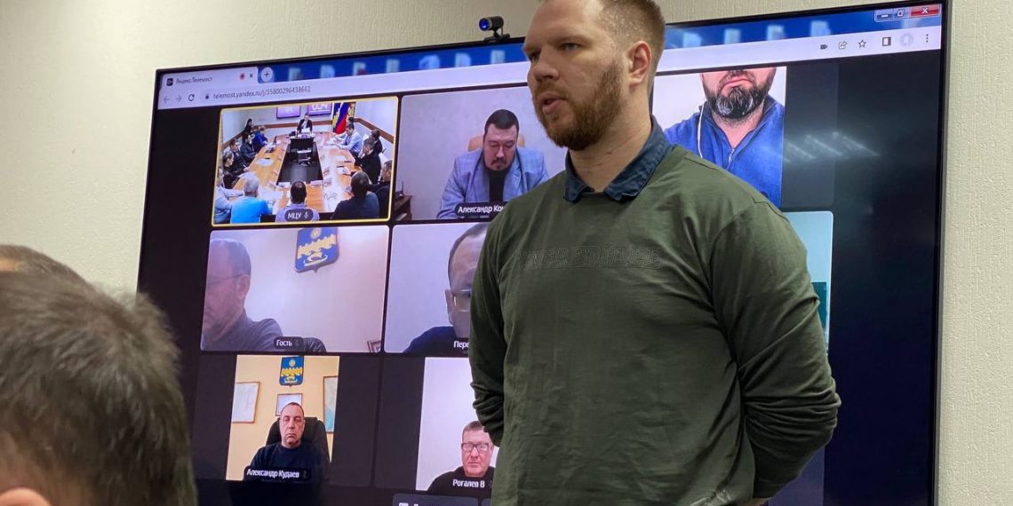 В штабе ЖКХ Анапы обсудили публикацию про длящийся 4-й месяц ремонт подъезда