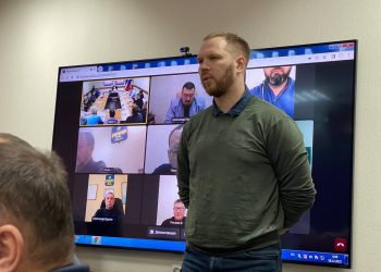 В штабе ЖКХ Анапы обсудили публикацию про длящийся 4-й месяц ремонт подъезда