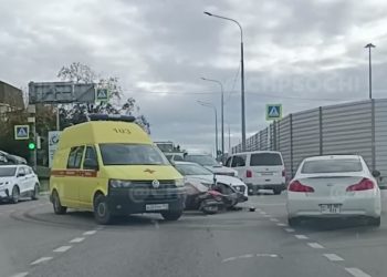 В Сочи Hyundai сбил человека на скутере