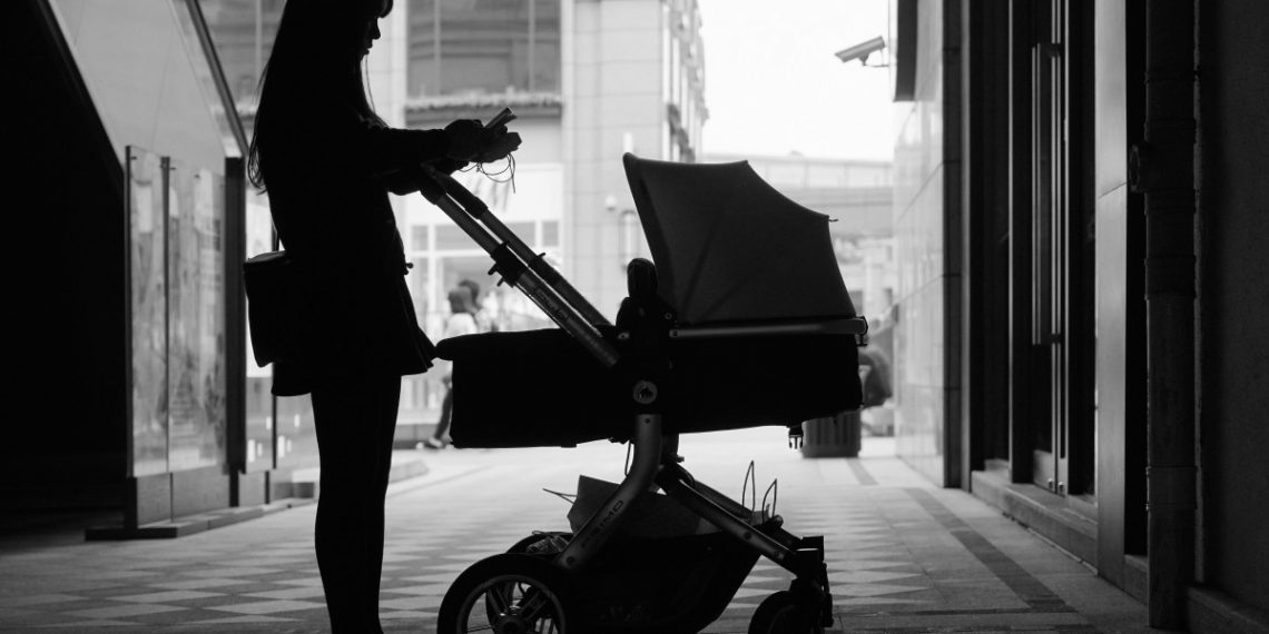 В Краснодаре водитель выгонял из автобуса женщину с двумя детьми