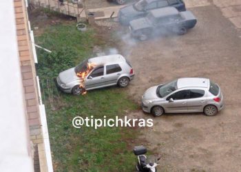 В Краснодаре сожгли иномарку, припаркованную на газоне