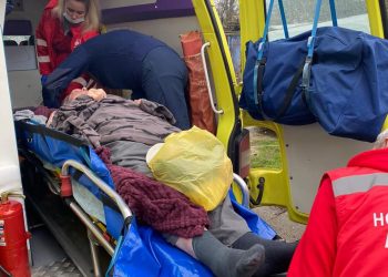 В Абрау-Дюрсо спасатели взломали дверь, чтобы спасти лежащего на полу пенсионера