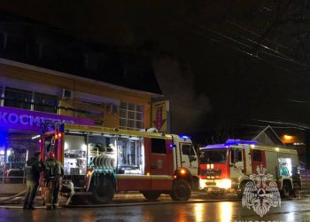 В Краснодаре ликвидировали открытое горение в трехэтажном здании, эвакуировано 30 человек