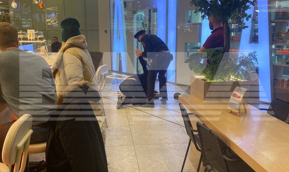 Baza: полиция скрутила ласты похожему на известного кубанского боксера и депутата Госдумы Дмитрия Пирога человеку