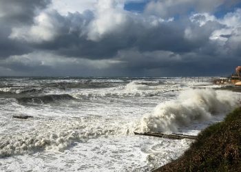 В понедельник в Сочи ожидается шторм