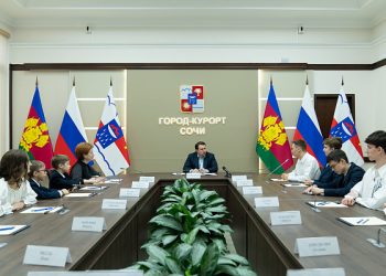 Копайгородский встретился со школьниками – лауреатами именных премий