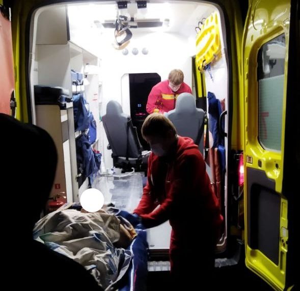 В Новороссийске вскрыли квартиру и нашли лежащую на полу пенсионерку