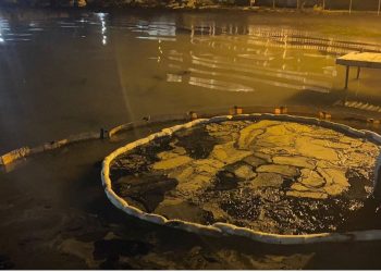 На Кубани полностью очистили акваторию моря от нефтепродуктов