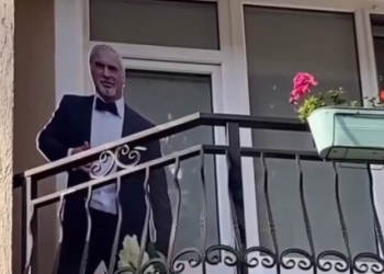 В Сочи 57-летний Валерий Меладзе спел на одном из балконов многоэтажки