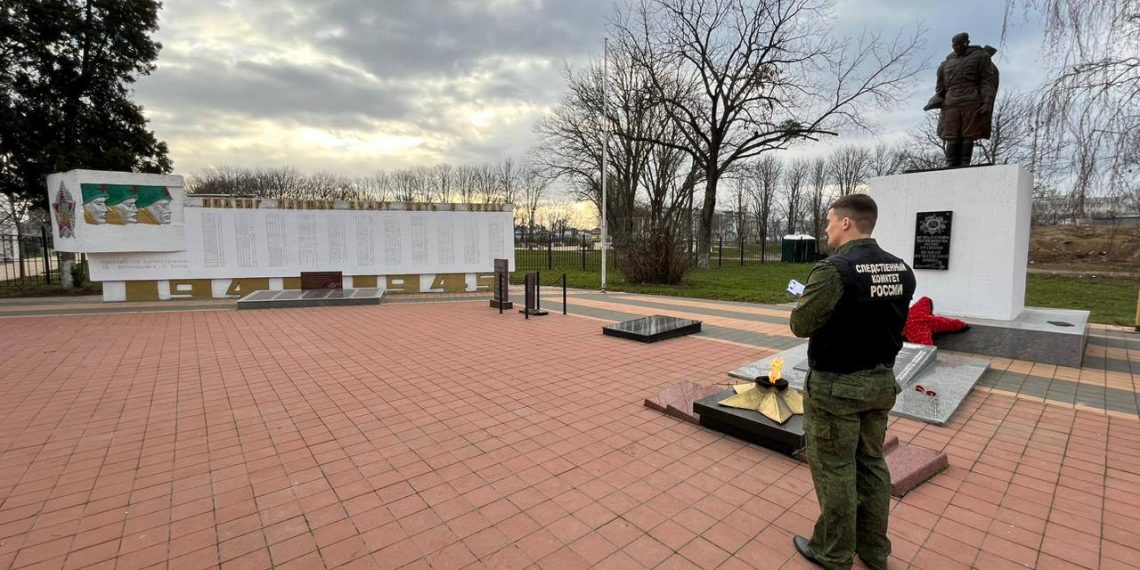 В Анапе две девушки осквернили мемориальный комплекс