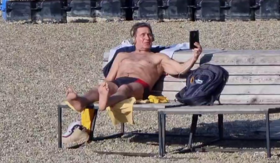 Краснодарский край контрастов: во второй половине декабря в Геленджике загорают, а в Сочи катаются на лыжах