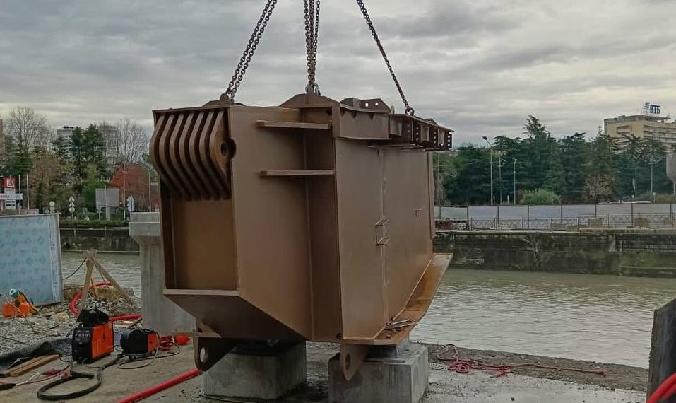 В Сочи начали монтировать мост «Волшебный лист»