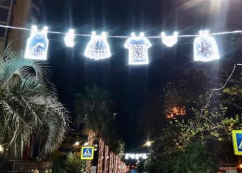 В Сочи на проспекте Пушкина повесили иллюминацию в виде нижнего белья