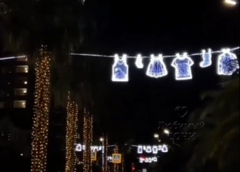 В Сочи на гирлянде в виде белья вместо трусов появились носки-валенки