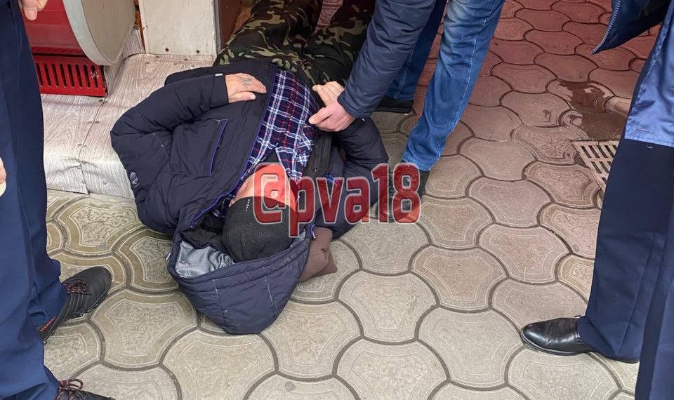 Соцсети: в наливайках Анапы травят посетителей, чтобы завладеть их документами