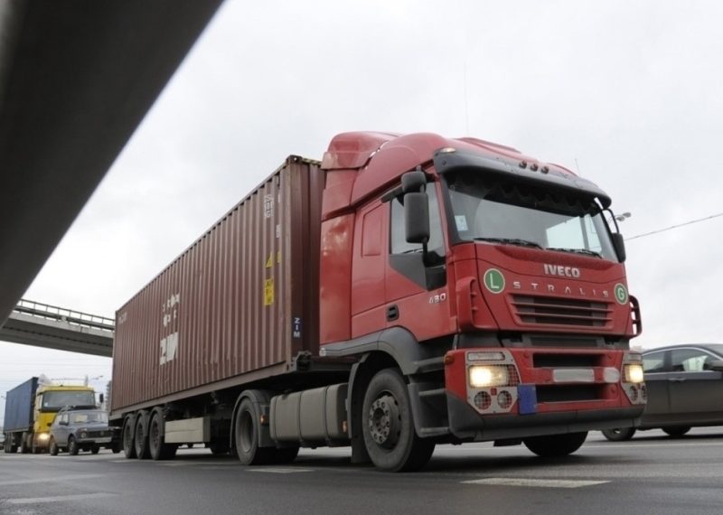 Перед Новым годом грузовики будут ездить по Краснодару по ночам