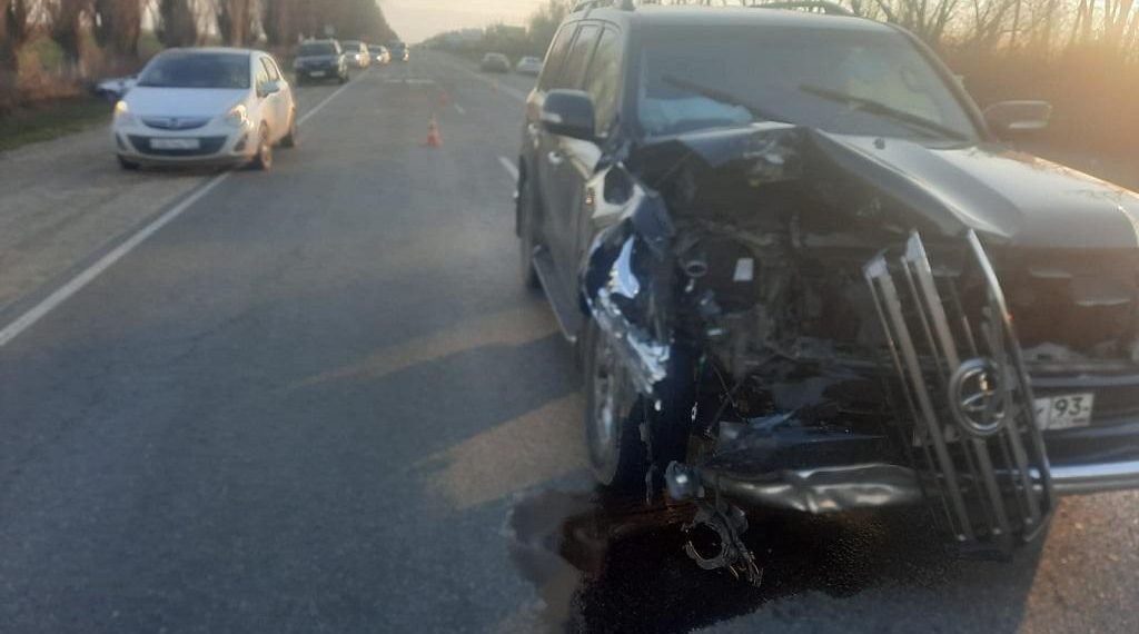 В ДТП на Кубани пострадали девушка и женщина
