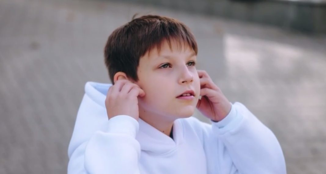 В Краснодаре 11-летний школьник записал кавер хита «Я русский»