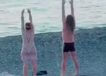 Секс Нептуна с русалкой на пляже в Сочи сняли на видео