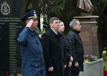 В Адлерском районе Сочи почтили память погибших в авиакатастрофе Ту-154 над Черным морем