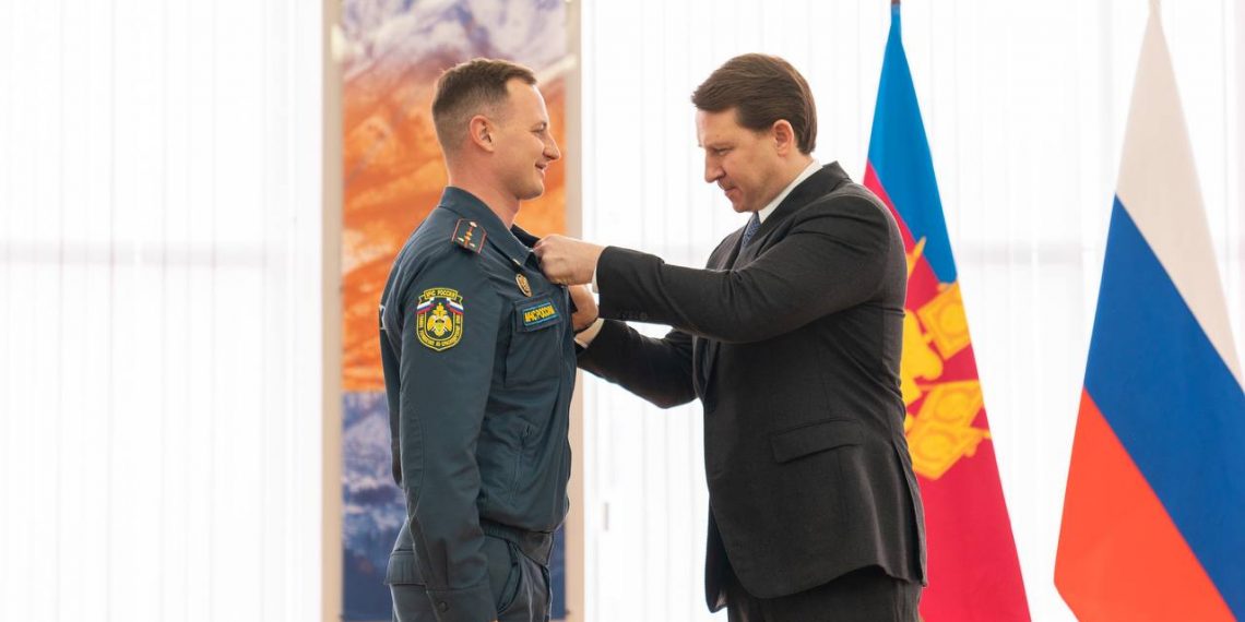 В Сочи наградили 96 спасателей