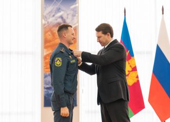 В Сочи наградили 96 спасателей