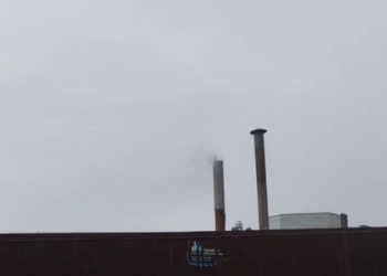 В Анапе жильцов многоквартирного дома травят отходами производства