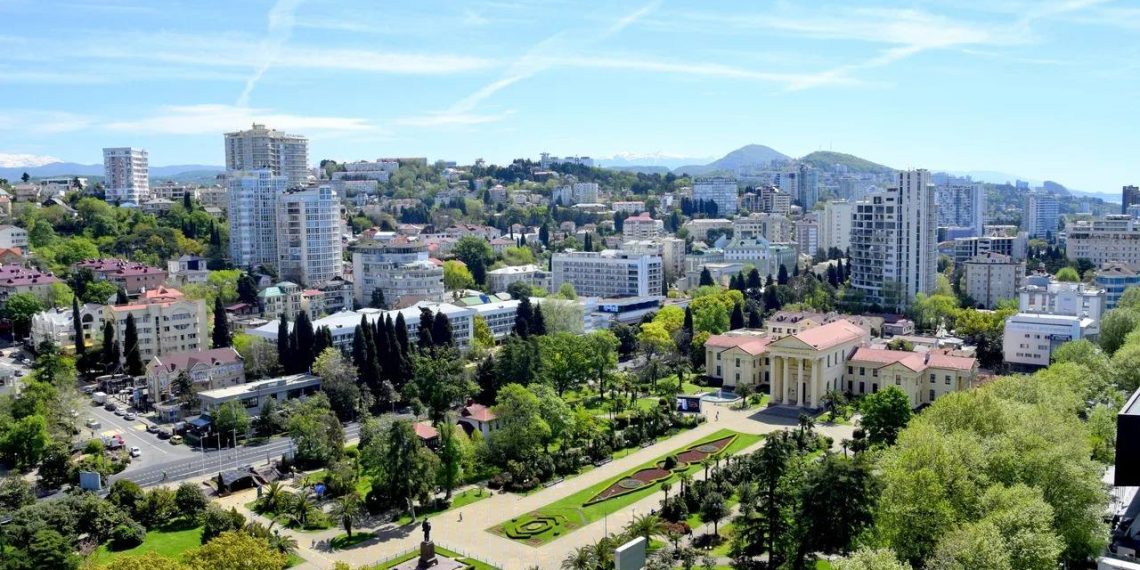 В Центральном районе Сочи благоустроили более 20 общественных пространств