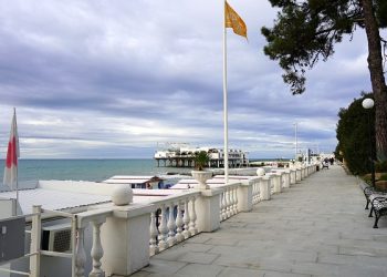 В Сочи отремонтировали два участка Приморской набережной