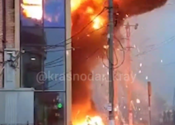 На Кубани в станице Тбилисской в ТЦ «Вега» произошел пожар на площади 1000 кв. метров