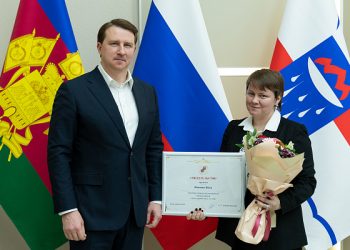 Копайгородский вручил 10 сочинцам именную премию