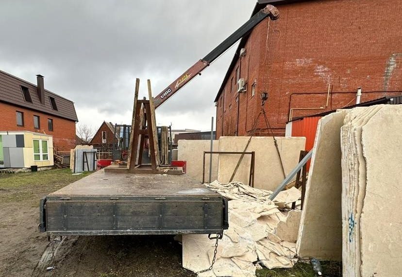 Под Краснодаром 23-летнего парня раздавило мраморной плитой