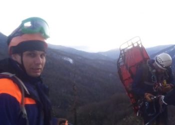 В Сочи мужчина упал в 150-метровый обрыв и выжил