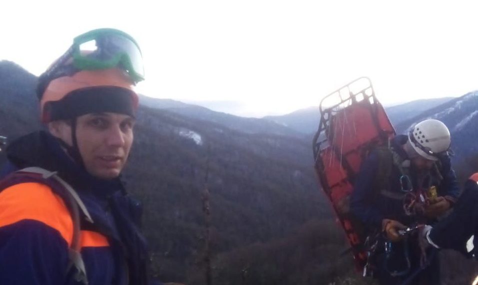 В Сочи мужчина упал в 150-метровый обрыв и выжил