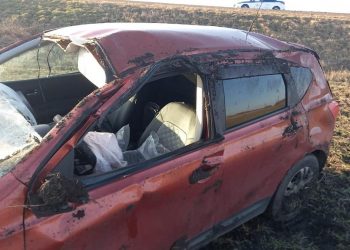 На Кубани опрокинулся Nissan: погиб водитель