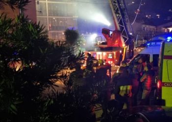 В Сочи восемь жильцов горевшего дома находятся в пункте временного размещения