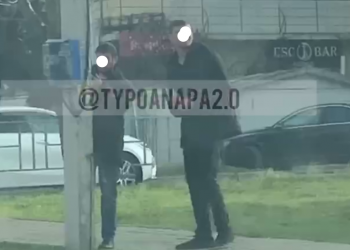 В Анапе поймали с поличным расклейщиков объявлений с предложением работы от 300 тысяч рублей