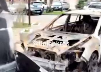 В Геленджике сгорели две машины