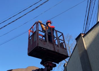 В Сочи восстанавливают нарушенное энергоснабжение на улице Учительской